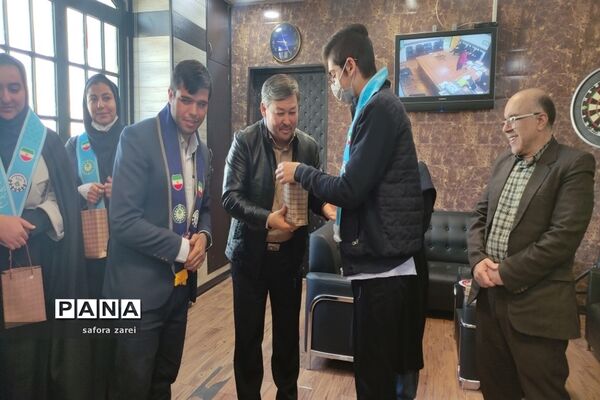 نشست ماهانه مجلس دانش‌آموزی ناحیه چهار شیراز