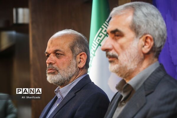 نشست وزرای آموزش و پرورش و کشور در ارتباط با مسمومیت دانش‌آموزان
