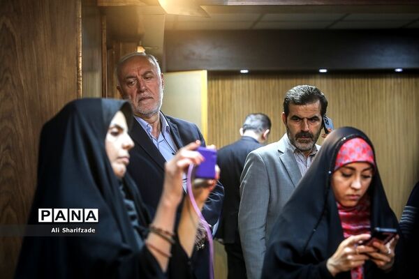 نشست وزرای آموزش و پرورش و کشور در ارتباط با مسمومیت دانش‌آموزان