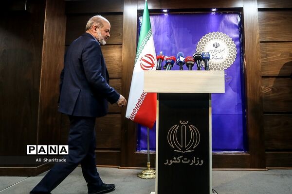 نشست وزرای آموزش و پرورش و کشور در ارتباط با مسمومیت دانش‌آموزان