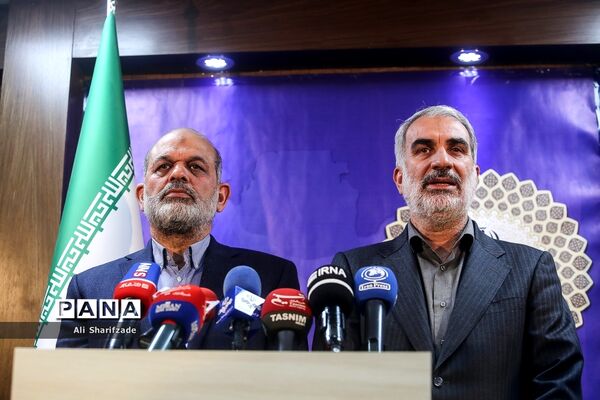 نشست وزرای آموزش و پرورش و کشور در ارتباط با مسمومیت دانش‌آموزان
