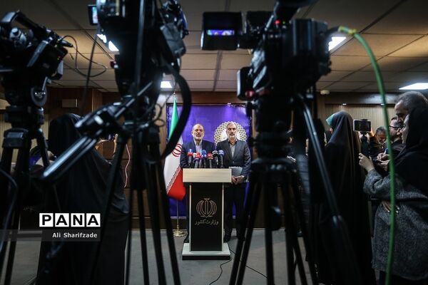 نشست وزرای آموزش و پرورش و کشور در ارتباط با مسمومیت دانش‌آموزان