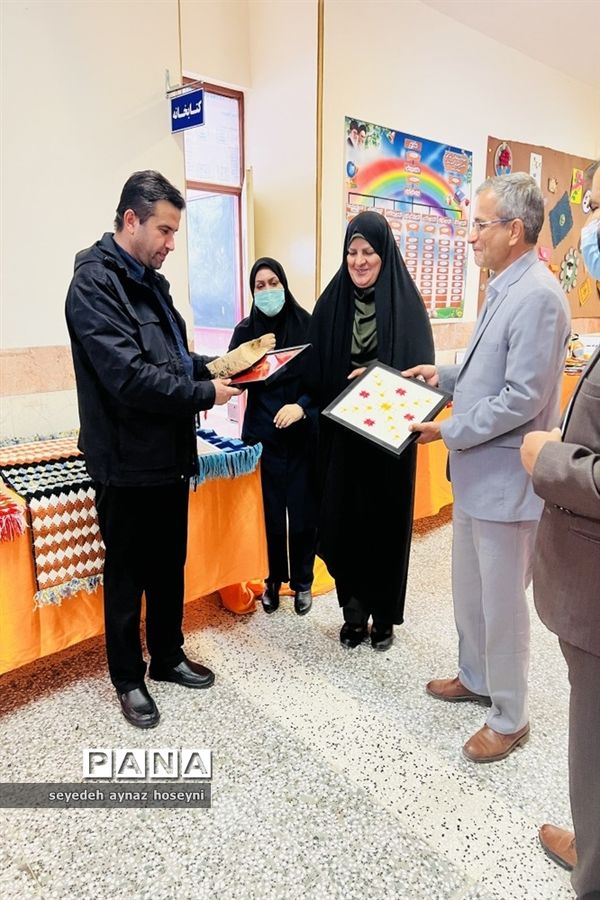 نمایشگاه صنایع دستی در نیمروز