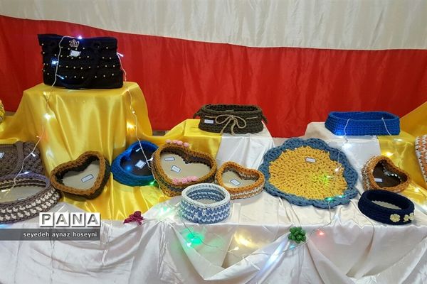 نمایشگاه صنایع دستی در نیمروز