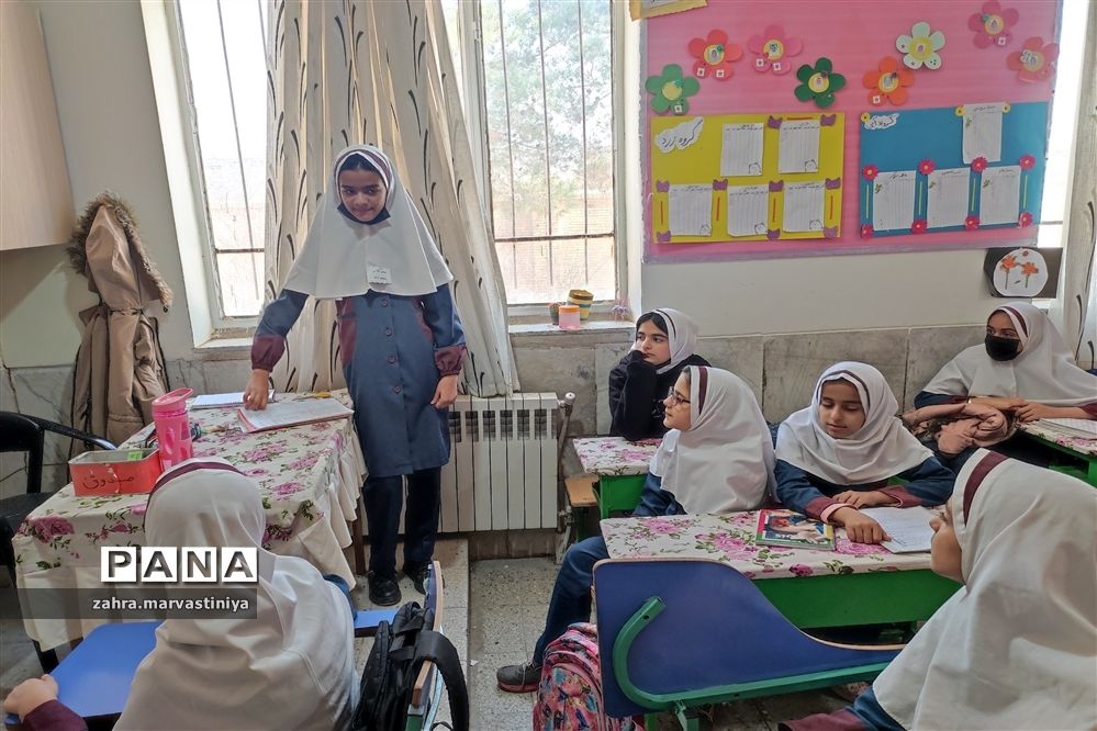 اداره‌ یک روز مدرسه توسط دانش‌آموزان مروستی