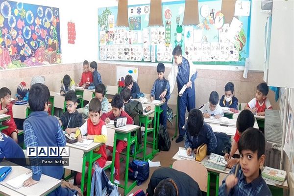 دانش‌آموزان بافقی مسئولیت اداره یک روز مدارس را به عهده داشتند