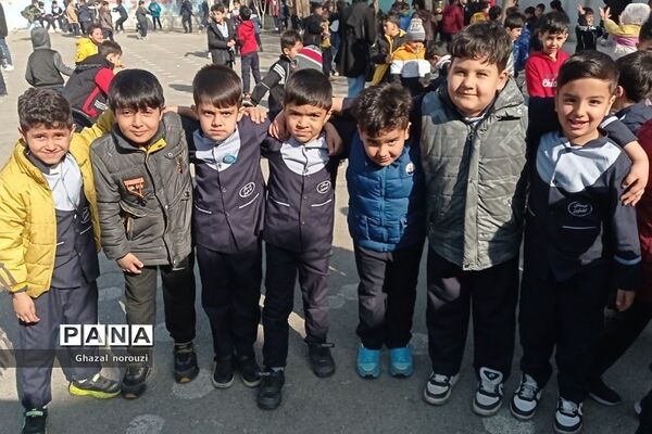 برگزاری جشن ستارگان درون مدرسه‌ای دبستان کشاورز بهارستان دو