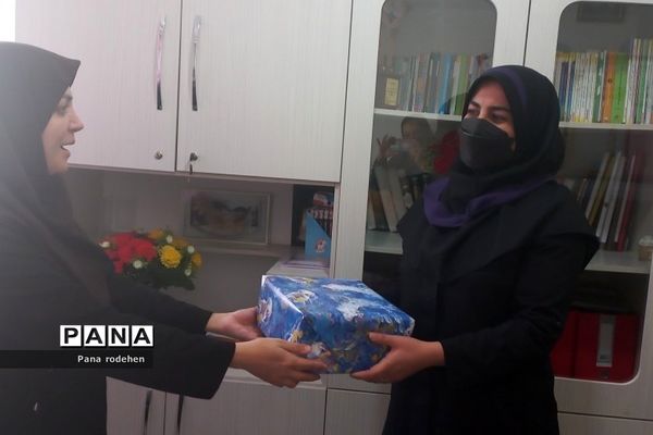 تقدیر از فعالان تربیتی مدارس رودهن توسط مدیران مدارس