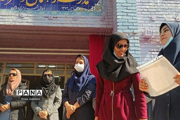 تقدیر از فعالان تربیتی مدارس رودهن توسط مدیران مدارس