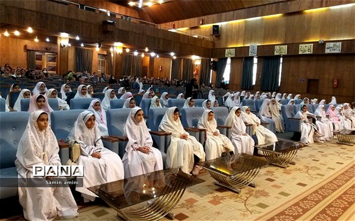 جشن تکلیف در دبستان اندیشه رودهن برگزار شد/فیلم