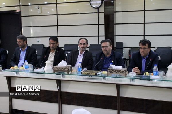 جلسه شورای معاونان اداره‌کل آموزش و پرورش استان بوشهر با حضور معاون حقوقی و امور مجلس وزارت آموزش و پرورش