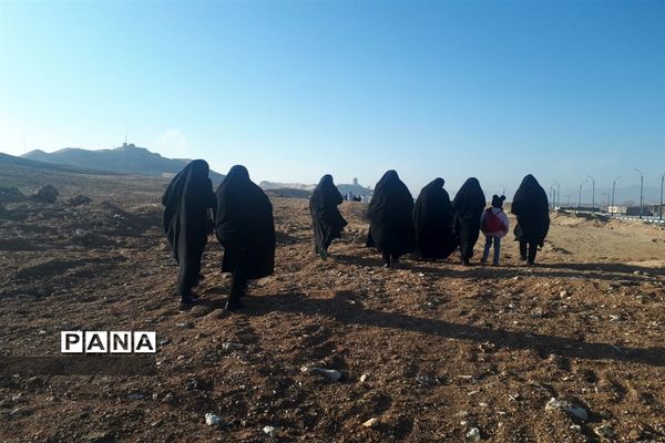 کوهپیمایی مربیان ومعاونان پرورشی به‌مناسبت هفته تربیت اسلامی در ابرکوه