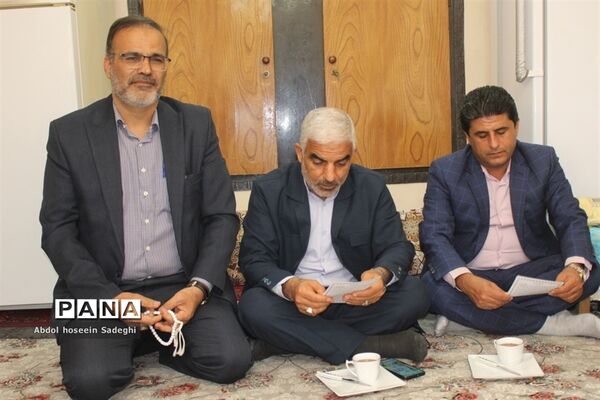 دیدار معاون وزیر آموزش و پرورش با خانواده شهید لک