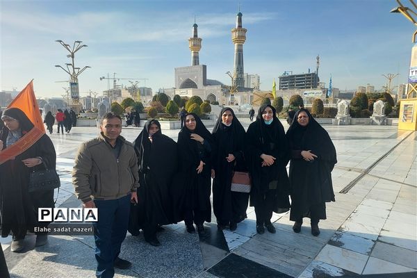 حضور دانش‌آموزان زیارت اولی یزدی در صحن و بارگاه علی ابن موسی الرضا (ع)