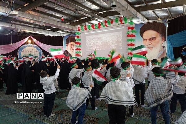 همایش  دهه نودی‌ها و همخوانی سرود سلام فرمانده ۲در جهرم