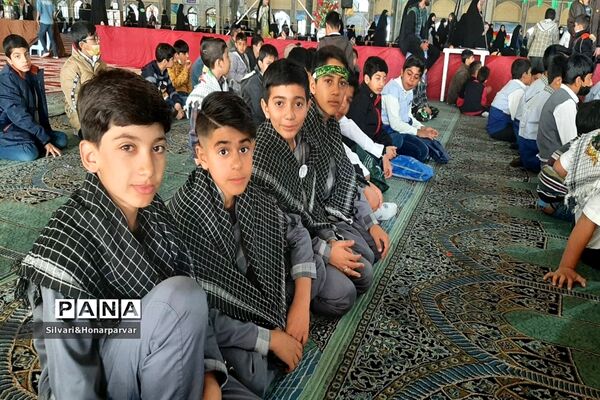 همایش  دهه نودی‌ها و همخوانی سرود سلام فرمانده ۲در جهرم