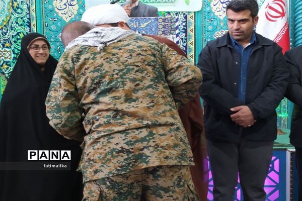 تقدیر از فرهنگیان منتخب و دانش‌آموز برگزیده‌ در شهرستان فیروزکوه