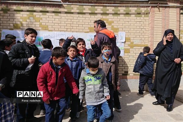 مراسم نمادین  روز درختکاری در دبستان پسرانه ایمان رودهن