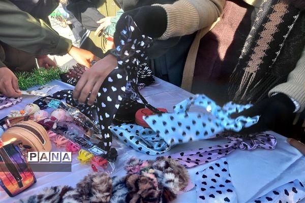 برپایی بازارچه کسب و کار دانش‌آموزی در دبیرستان مرضیه