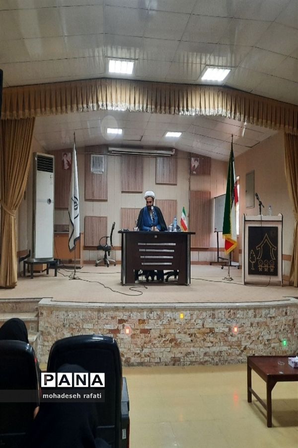 جلسه هم‌اندیشی پیشکسوتان( عهد ماندگار) در اردوگاه ثامن الحجج