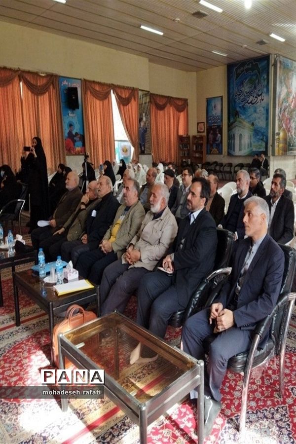 جلسه هم‌اندیشی پیشکسوتان( عهد ماندگار) در اردوگاه ثامن الحجج