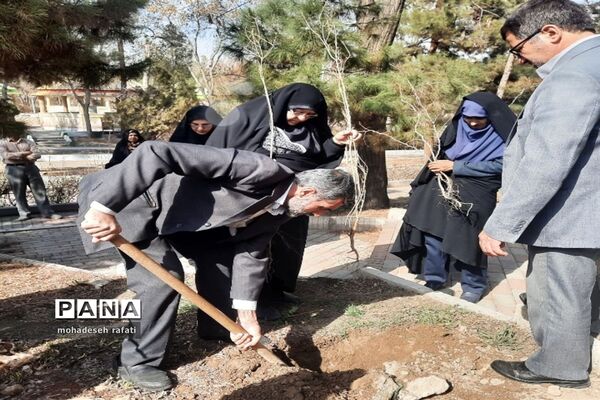 جلسه هم‌اندیشی پیشکسوتان( عهد ماندگار) در اردوگاه ثامن الحجج