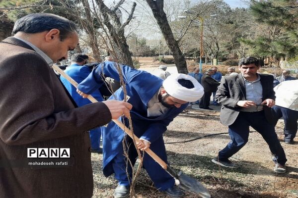جلسه هم‌اندیشی پیشکسوتان( عهد ماندگار) در اردوگاه ثامن الحجج