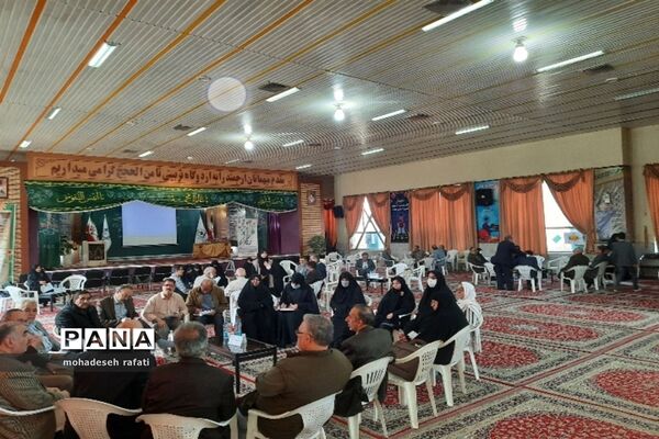 جلسه هم‌اندیشی پیشکسوتان( عهد ماندگار) در اردوگاه ثامن الحجج