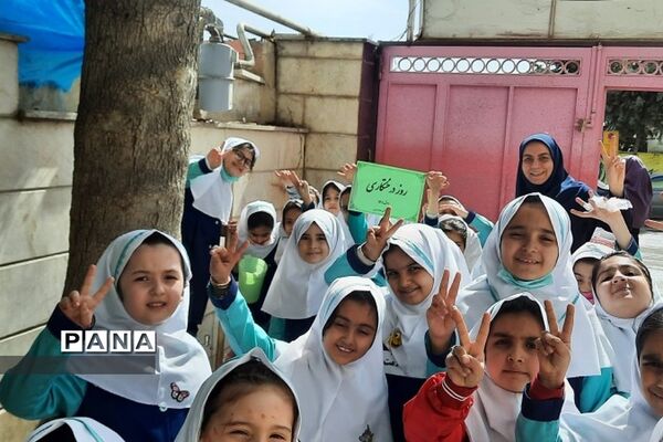 آیین روز درختکاری در مدارس رودهن