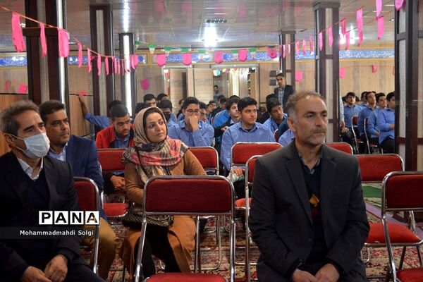 تجلیل از دانش‌آموزان برتر و مقام آور مدرسه شهید کلهر