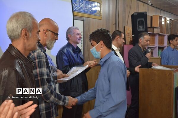 تجلیل از دانش‌آموزان برتر و مقام آور مدرسه شهید کلهر