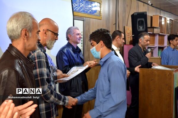 تجلیل از دانش‌آموزان برتر و مقام آور مدرسه شهید کلهر