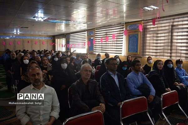 تجلیل از دانش‌آموزان برتر و مقام آور مدرسه شهید کلهر