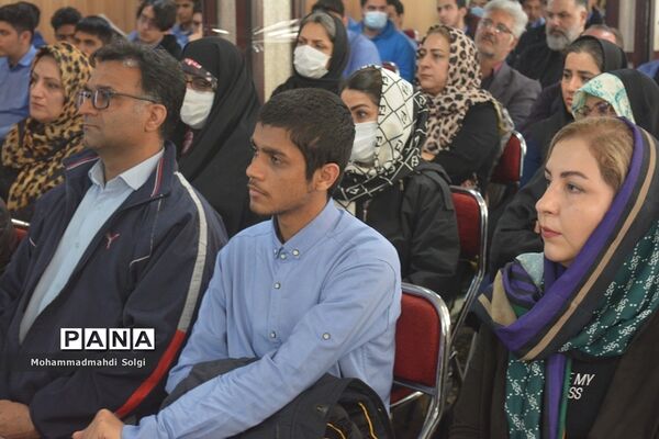 تجلیل از دانش‌آموزان برتر و مقام آور مدرسه شهید کلهر