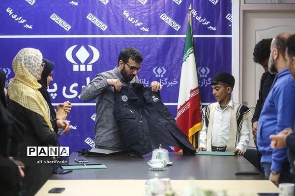 تقدیر مدیرعامل خبرگزاری پانا از فرزین کریمی دانش‌آموز‌ برگزیده جشنواره رسانه‌ای ابوذر