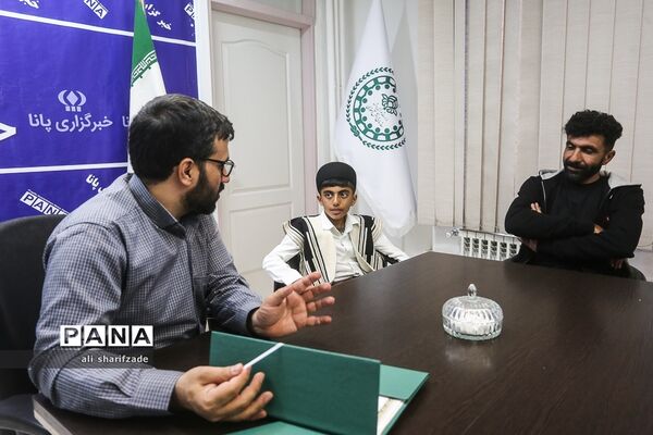 تقدیر مدیرعامل خبرگزاری پانا از فرزین کریمی دانش‌آموز‌ برگزیده جشنواره رسانه‌ای ابوذر