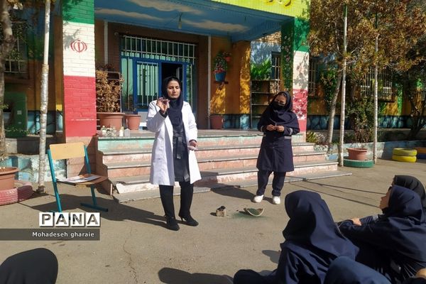 برگزاری کارگاه آموزشی شیمی در دبیرستان نوشین بختیاری بخش جوادآباد