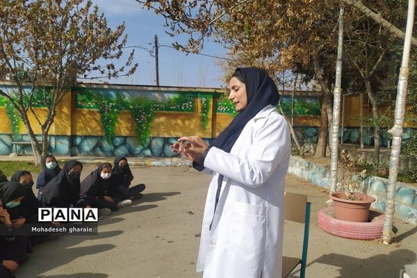 برگزاری کارگاه آموزشی شیمی در دبیرستان نوشین بختیاری بخش جوادآباد