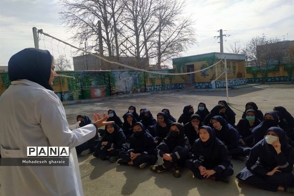 برگزاری کارگاه آموزشی شیمی در دبیرستان نوشین بختیاری بخش جوادآباد