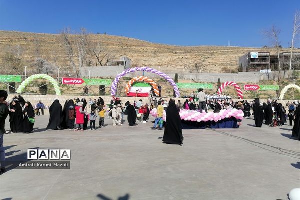 هم خوانی سرودهای زیبای «ذکر جهانی» و «عزیزم حسین2» در بلوار شهید چمران شیراز