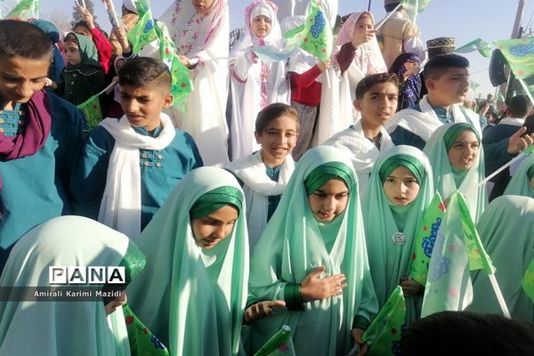 هم خوانی سرودهای زیبای «ذکر جهانی» و «عزیزم حسین2» در بلوار شهید چمران شیراز