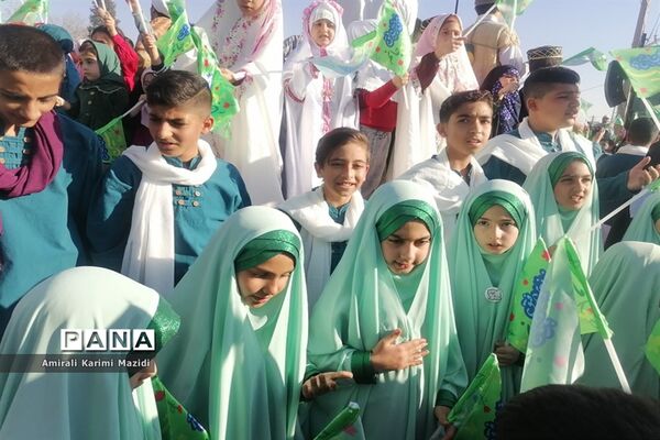 هم خوانی سرودهای زیبای «ذکر جهانی» و «عزیزم حسین2» در بلوار شهید چمران شیراز