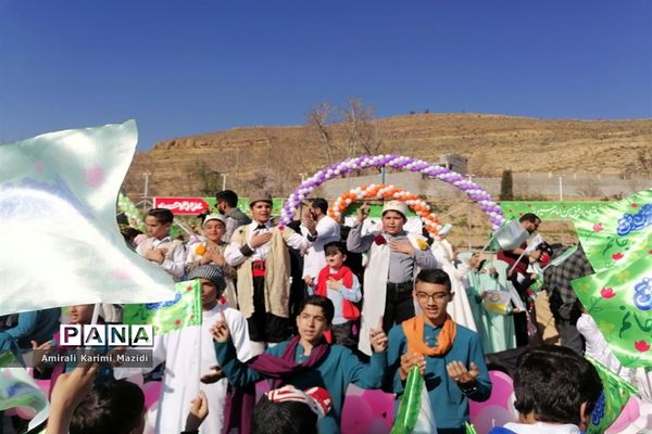 هم خوانی سرودهای زیبای «ذکر جهانی» و «عزیزم حسین2» در بلوار شهید چمران شیراز