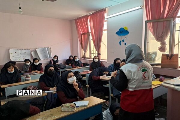 جلسه آموزشی طرح دادرس در دبیرستان سیزده آبان ناحیه یک کرج