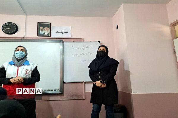 جلسه آموزشی طرح دادرس در دبیرستان سیزده آبان ناحیه یک کرج