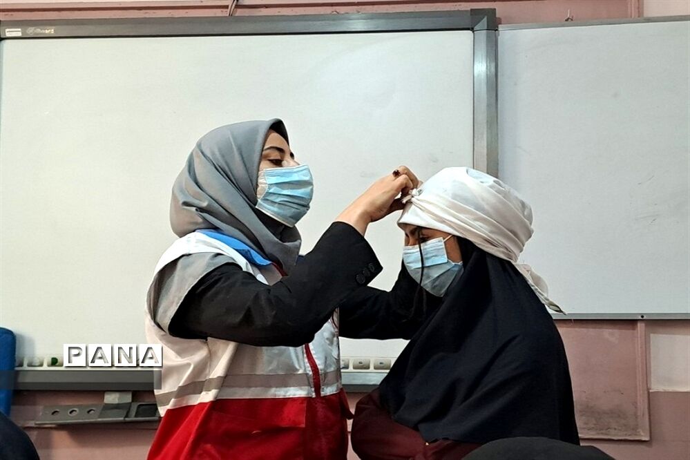 جلسه آموزشی طرح دادرس در دبیرستان سیزده آبان ناحیه یک کرج