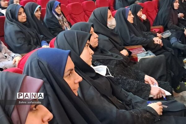 برگزاری کارگاه آموزشی ارتباط  با دانش‌آموزان  ویژه مربیان پرورشی در آموزش و پرورش رودهن