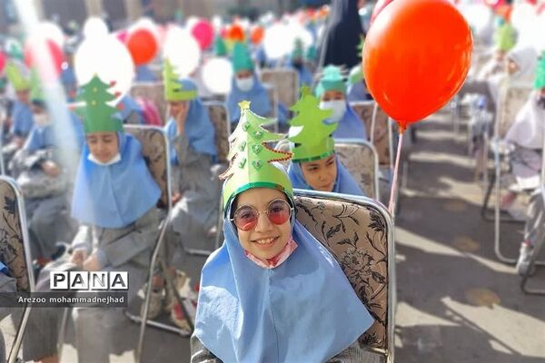کاشت نهال به‌مناسبت روز درختکاری در مدرسه خدیجه شهرستان قرچک
