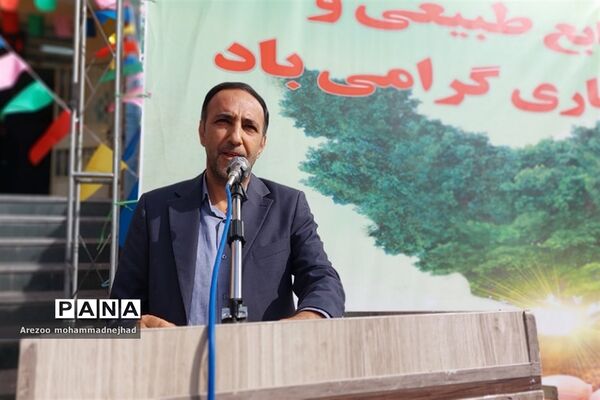 کاشت نهال به‌مناسبت روز درختکاری در مدرسه خدیجه شهرستان قرچک