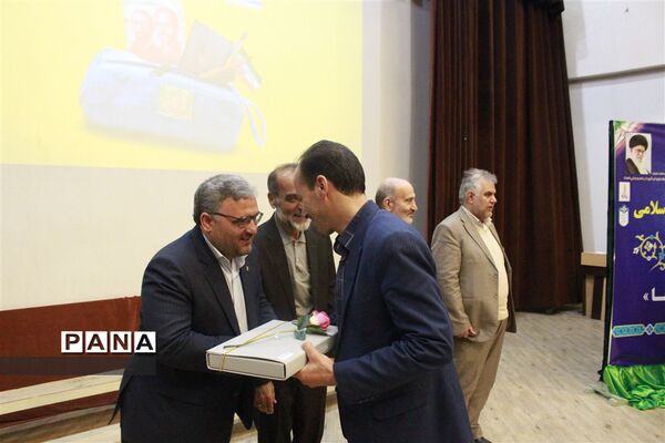 مراسم تجلیل از مربیان پرورشی استان زنجان